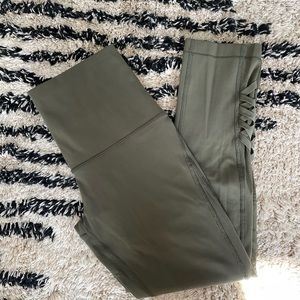 Lululemon crop pants with mesh detail - size 4